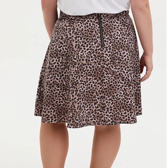 NWT Torrid Leopard Twill Pleated Mini Skater Skirt - Picture 2 of 6